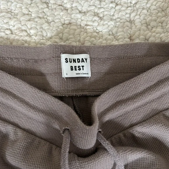 Aritzia Sunday best set - Picture 5 of 5